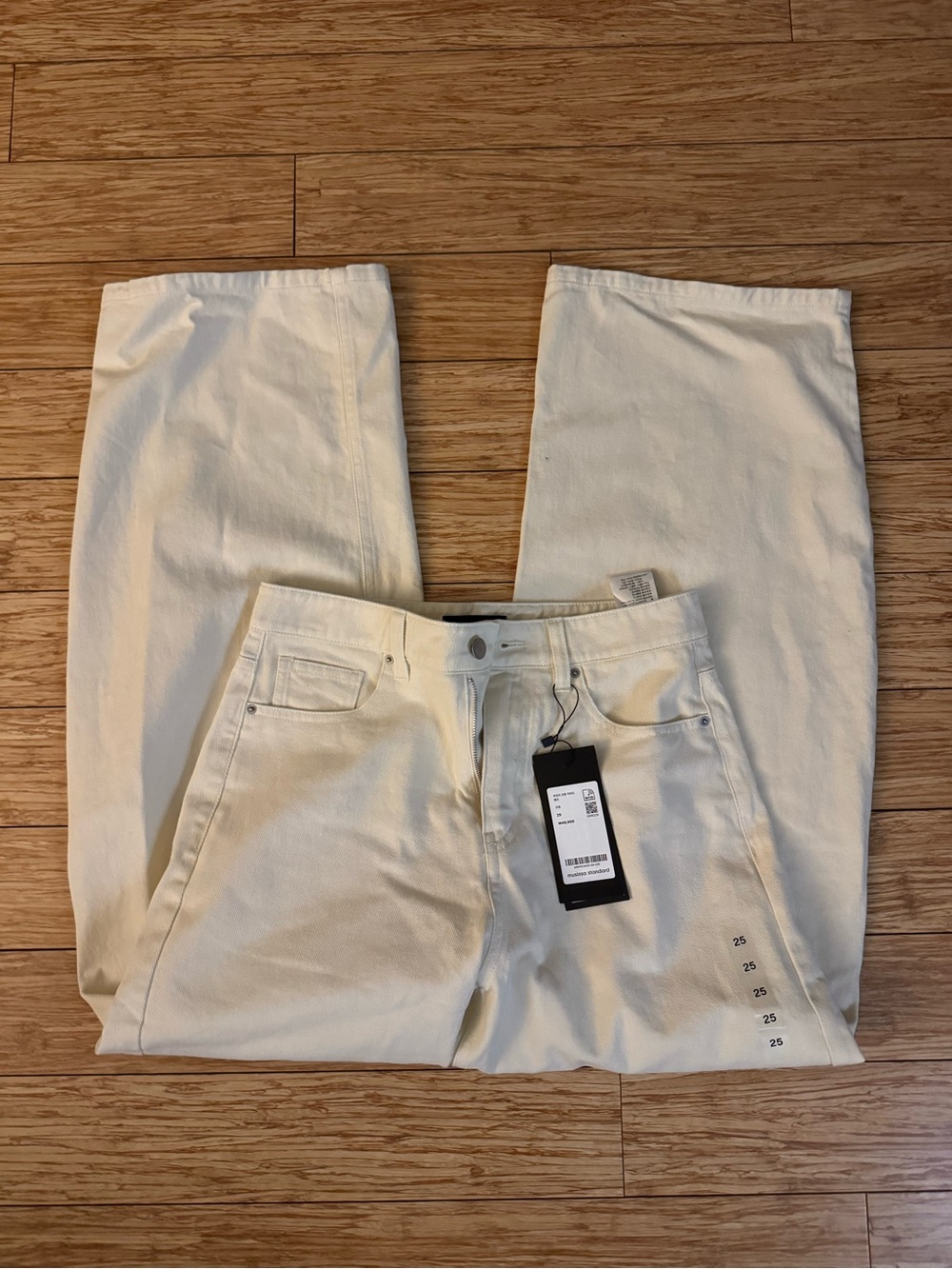 Women’s White Barrel Jeans